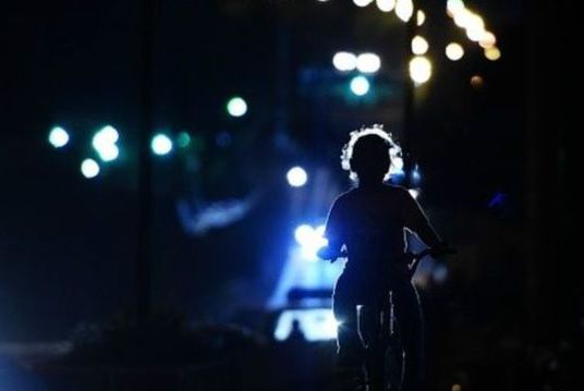 فرانس کے شمال مغربی ساحلی ایک گاؤں سینٹ پیئرے لاکو میں 6 سالہ کیون جینے نے باپ مورس کو بچا لیا