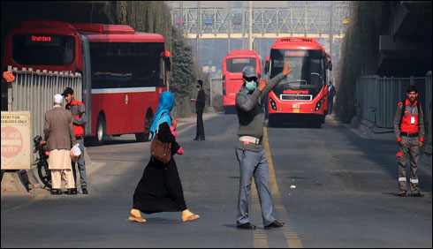 لاہور: نابیناؤں نے میٹرو بس سروس دوبارہ بند کر دی