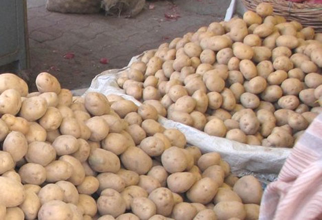 آلو کی قیمت کہیں 12 تو کہیں 30 روپے فی کلو