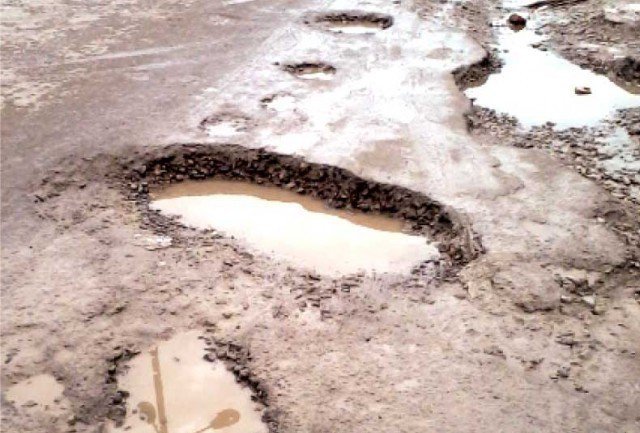 باہر وال تا ٹھیکریاں روڈ کھنڈرات کا منظر پیش کرنے لگی