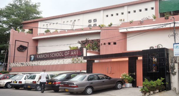 کراچی : سکیورٹی خدشات پر اے پی ایس اور بحریہ کے اسکولز 4 روز کیلئے بند