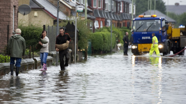 برطانیہ اور سکاٹ لینڈ میں سیلاب کی تباہ کاریاں جاری، مزید بارشیں متوقع