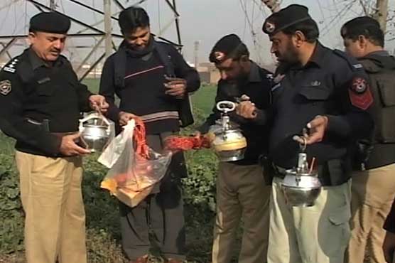 پشاور : دہشتگردی کا منصوبہ ناکام، پانچ بم ناکارہ بنا دیئے گئے