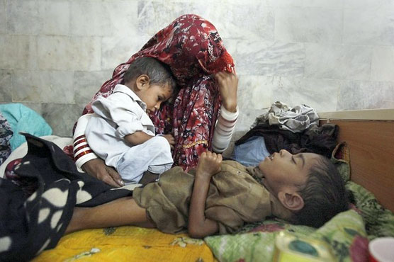 تھرپارکر میں غذائی قلت سے بیمار ایک اور بچہ دم توڑ گیا