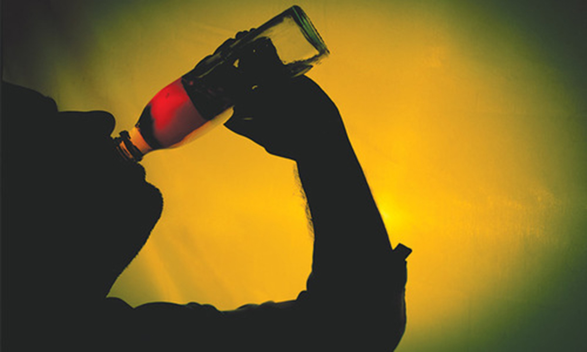 لاہور: زہریلی شراب پینے سے 10 افراد ہلاک