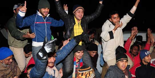 کراچی : نئے سال کے جشن کے موقع پر ہوائی فائرنگ، 17 افراد زخمی