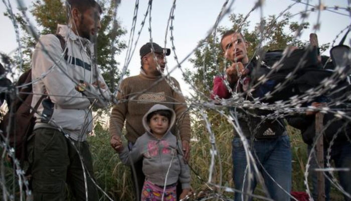 آسٹریا : مہاجرین کو روکنے کیلئے بارڈر کے ساتھ باڑ لگا دی گئی