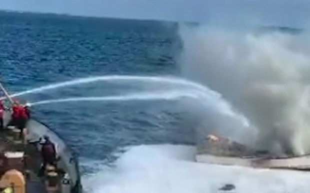 بحرالکاہل میں کشتی کو آگ لگ گئی 42 ماہی گیروں کو بچا لیا گیا