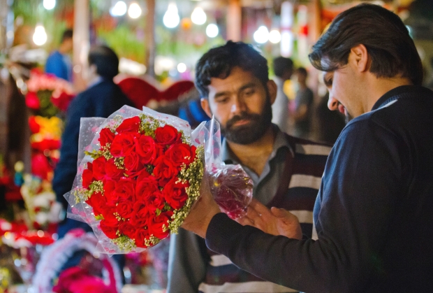 ویلنٹائن ڈے یوم تجدید محبت یا بے حیائی کا دن