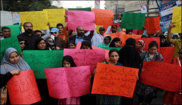 معذوروں کا مردم شماری فام میں خانہ مختص کرانے کیلئے احتجاج