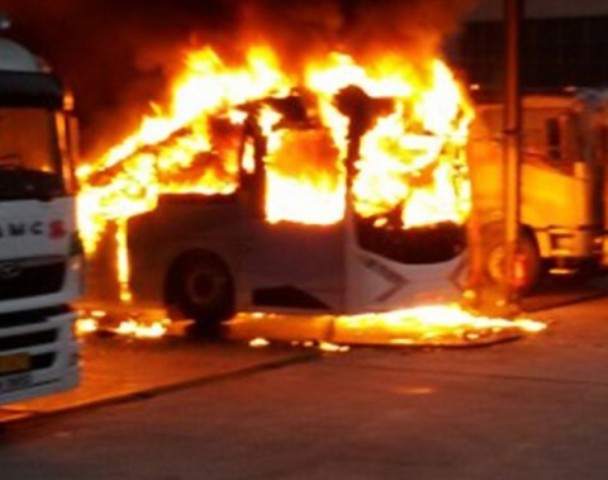 ہانگ کانگ میں آتشزدگی، متعدد گاڑیاں جل گئیں