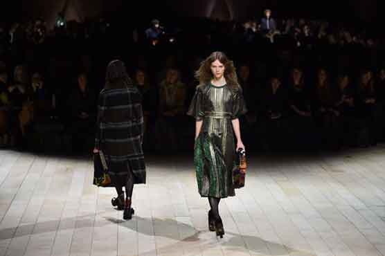 لندن فیشن ویک کا آغاز، بربری کی جانب سے موسم خزاں کے ملبوسات کی نمائش