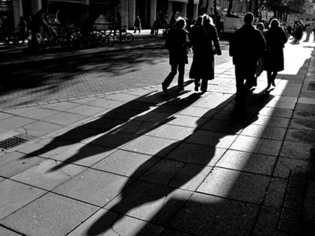 ڈھلتے سورج میں لمبے سائے