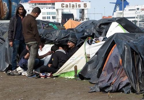 فرانس میں کیلے کی بندر گاہ کے قریب کیمپوں میں رہنے والوں کو جگہ چھوڑنے کا حکم