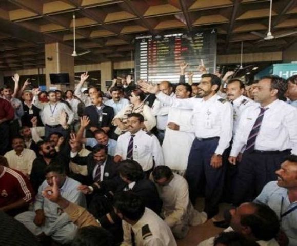 پی آئی اے جوائنٹ ایکشن کمیٹی کا کل کے بجائے آج سے ہی فلائٹ آپریشن روکنے کا اعلان