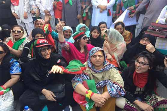 فیصل آباد: نجکاری، گیس لوڈ شیڈنگ، مہنگائی کیخلاف پی ٹی آئی کا مظاہرہ