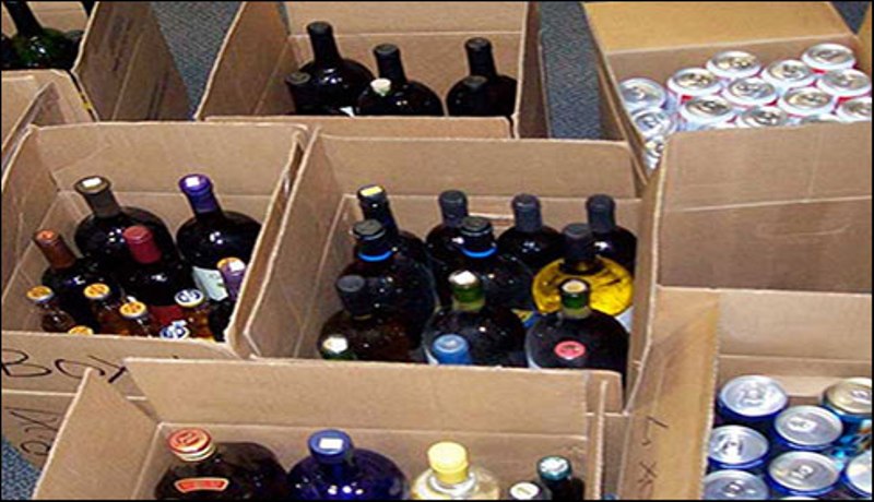 لاہور: گرین ٹائون پولیس کی کارروائی، گاڑی سے شراب  برآمد ،3  گرفتار