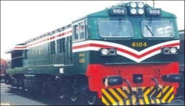 ریلوے کے  10 چینی انجنوں میں کریک، گراؤنڈ کر دیے گئے