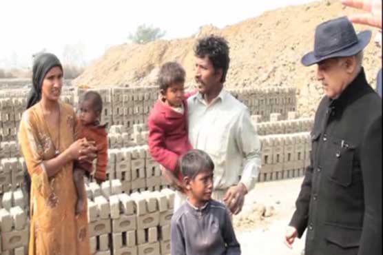 شہباز شریف کا اینٹوں کے بھٹے پر چھاپہ، چائلڈ لیبر کے اقدامات کا جائزہ لیا