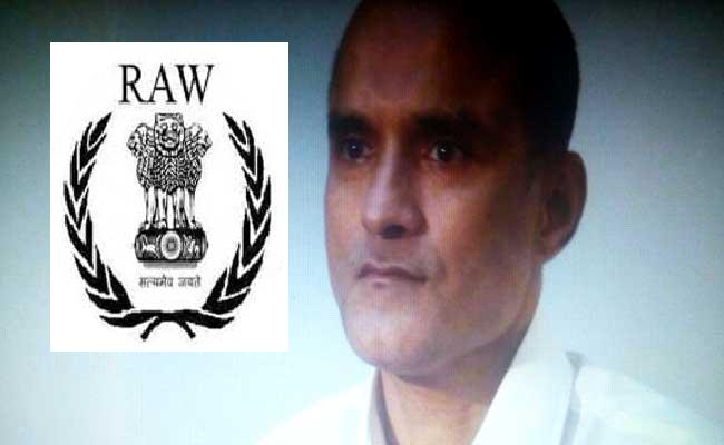 را افسر کے بعد اس کے تیرہ ساتھیوں کو بھی پکڑ لیا گیا