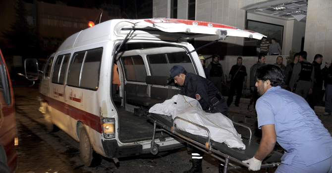 نوشہرہ: تاجر کو لوٹنے والے تینوں ڈاکو ٹریفک حادثے میں ہلاک