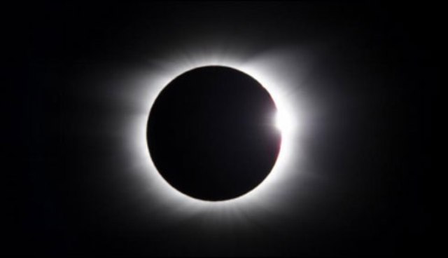 سال کے پہلے سورج گرہن کا آغاز