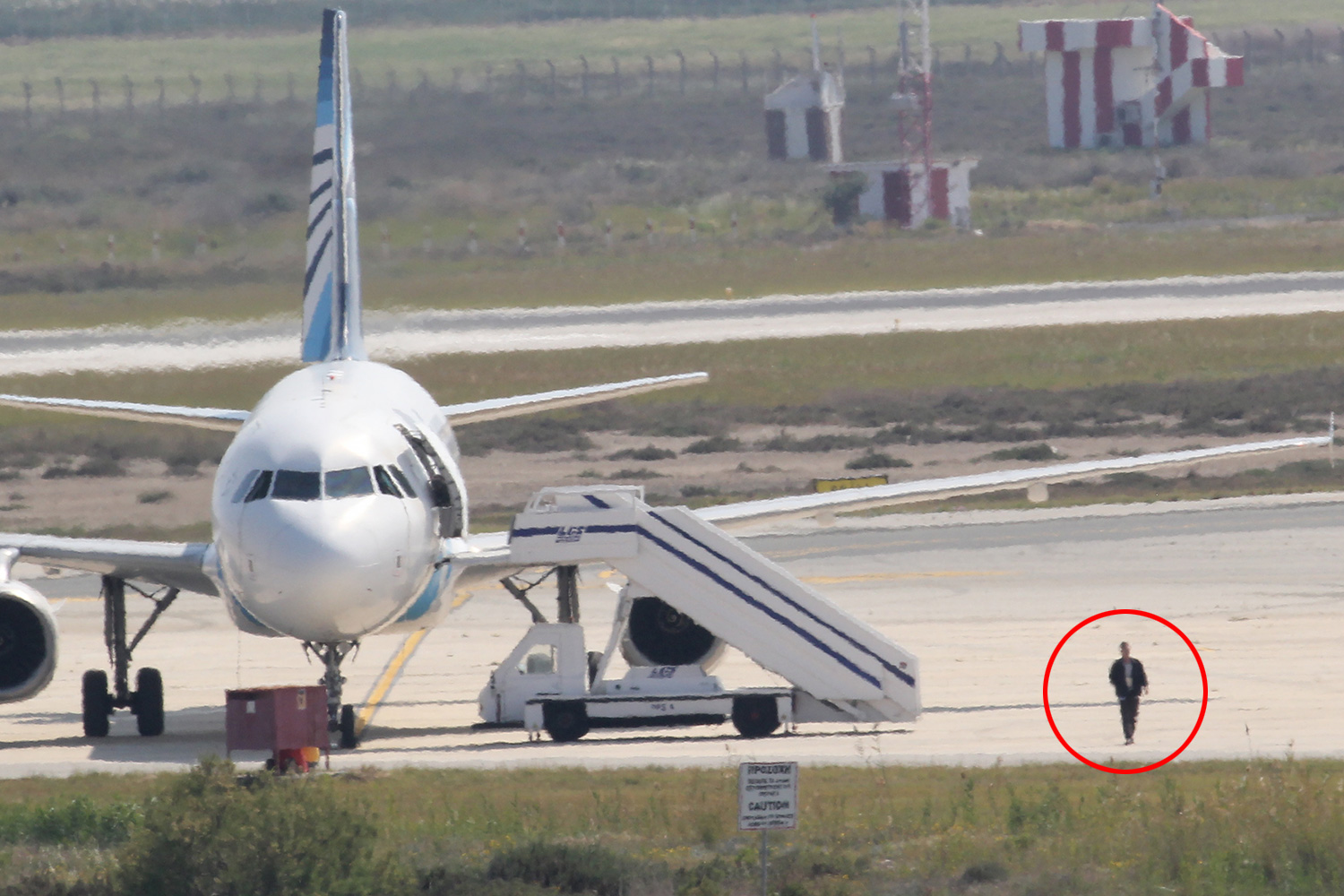 مصر : طیارہ ہائی جیک کا معاملہ حل، اغوا کار نے خود کو حکام کے حوالے کر دیا