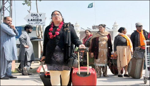 لاہور : 120 ہندو یاتریوں کی واہگہ کے راستے پاکستان آمد