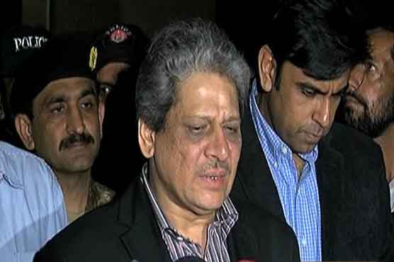 سیاسی صورتحال پر کڑی نظر ہے، ابھی کچھ نہیں بول سکتا: عشرت العباد