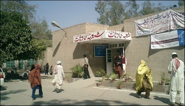 لودھراں: تیز رفتار بس الٹ گئی، 16 افراد زخمی