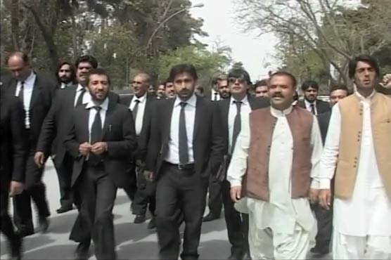 فیصل آباد : سانحہ لاہور کیخلاف وکلا نے احتجاجی ریلی نکالی