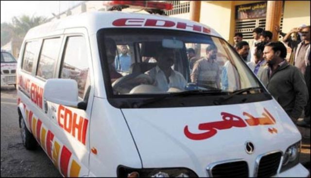 ٹھٹھہ: گھگھر پھاٹک  کے قریب کوچ، وین میں تصادم 4 افراد جاں بحق