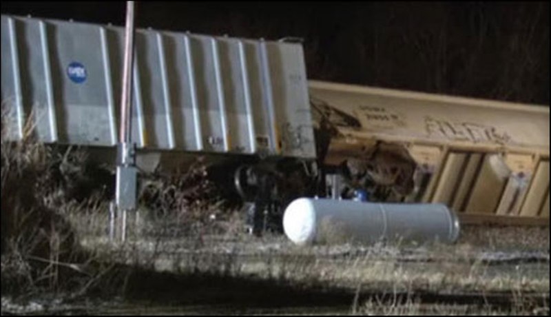 نیویارک میں ٹرین پٹری سے اتر گئی،عمارتوں کو خالی کرالیا گیا