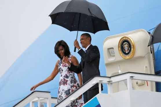 صدر اوباما فیملی کے ہمراہ تاریخی دورے پر کیوبا پہنچ گئے