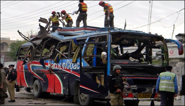 پشاور : بس دھماکے میں جاں بحق افرادکی تعداد 17 ہوگئی