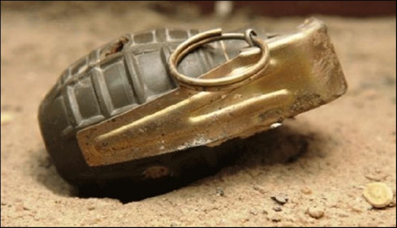 پشاور: تہکال میں گھر پر دستی بم سے حملہ،خاتون بیٹے سمیت زخمی