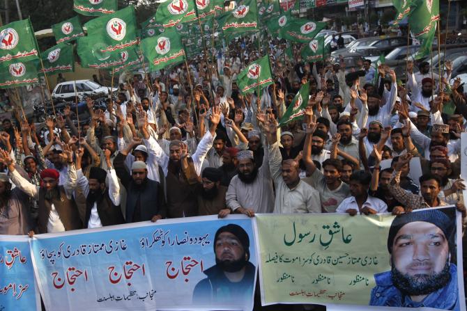 قادری کے جنت میں جانے پر عوام کا احتجاج