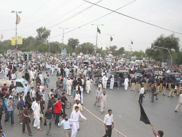 کراچی : نمائش چورنگی پر چار روز سے جاری احتجاج ختم، ٹریفک بحال