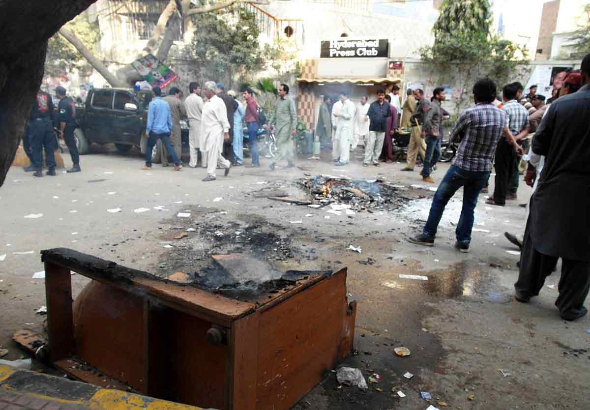 کراچی، لاہور، حیدر آباد میں مذہبی جماعتوں کا احتجاج، میڈیا کے دفاتر پر دھاوا