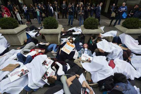 ڈونلڈ ٹرمپ کے کاروباری ہیڈ کوراٹر کے سامنے کفن پوش احتجاج