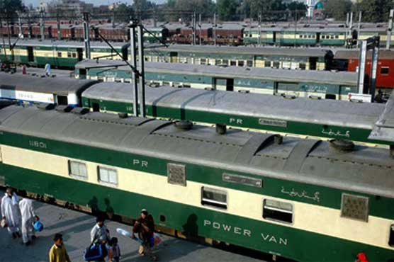 پٹرول اور ڈیزل سستا ہو گیا مگر ریل کے کرائے بڑھ گئے