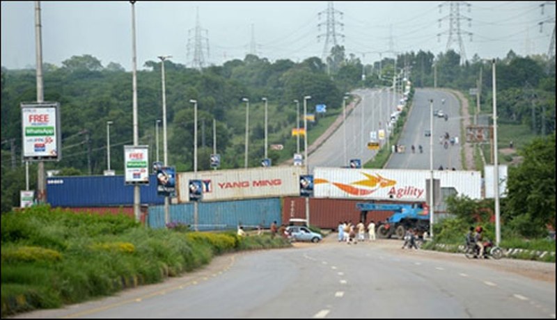 اسلام آباد: ریڈ زون کو کنٹینرز لگا کر سیل کر دیا گیا