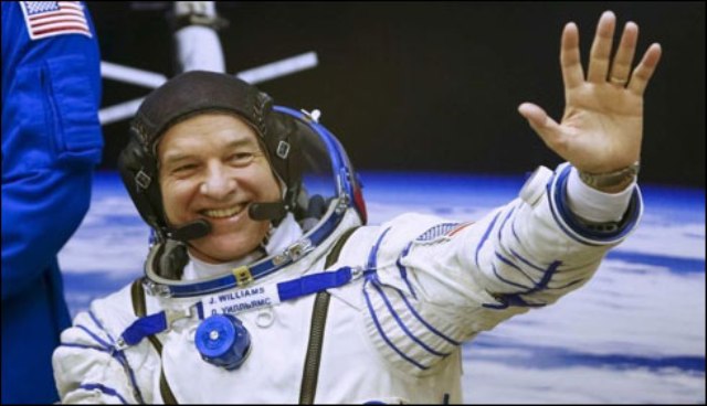 روسی راکٹ 3 خلا بازوں کو لے کر بین الاقوامی خلائی اسٹیشن روانہ