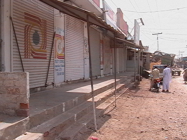 ممتاز قادری کو پھانسی کی سزا کیخلاف پاکستان سنی تحریک کی کال پر تلہار میں شٹر ڈائون ہڑتال