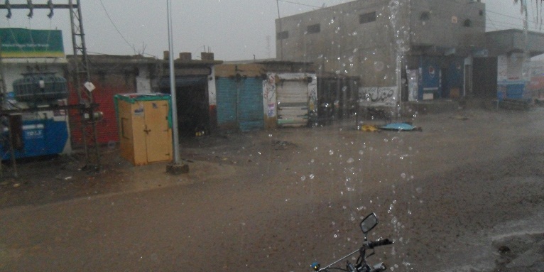 تیز ہوائوں اور گرج چمک کیساتھ طوفانی بارش نے موسم بہار کو خوش آمدید کر دیا