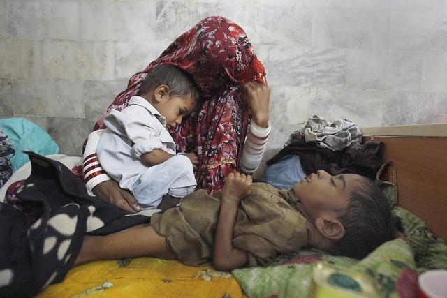 ہم نے مانا کہ تغافل نہ کرو گے لیکن۔۔۔