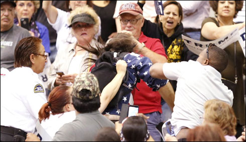 ٹرمپ کا جلسوں میں پر تشدد واقعات کی مذمت کرنے سے انکار