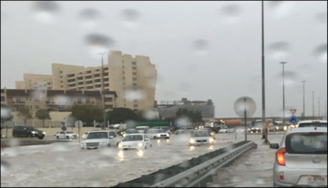 متحدہ عرب امارات طوفانی بارش:کل اسکولزبند رکھنے کا اعلان