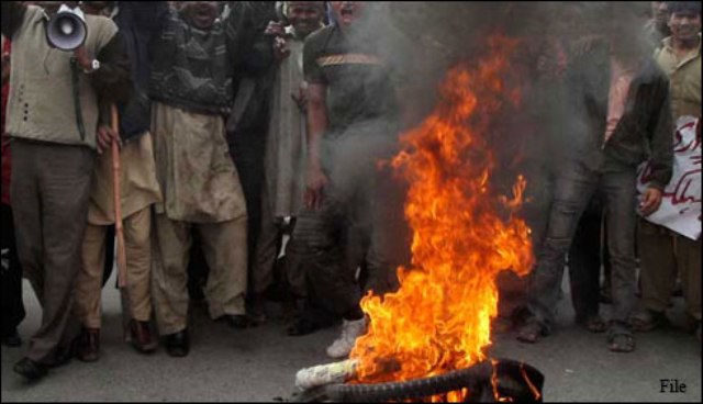 فیصل آباد میں تجاوزات کیخلاف آپریشن، دکانداروں کی مزاحمت