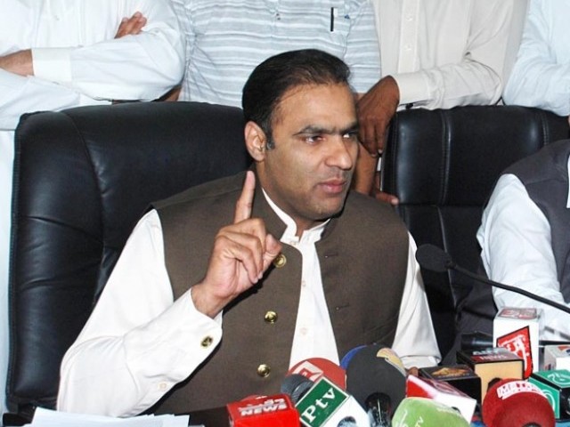 کراچی کے حالات خراب کرنے والوں کو چوراہے پر لٹکانا چاہیے: عابد شیر علی